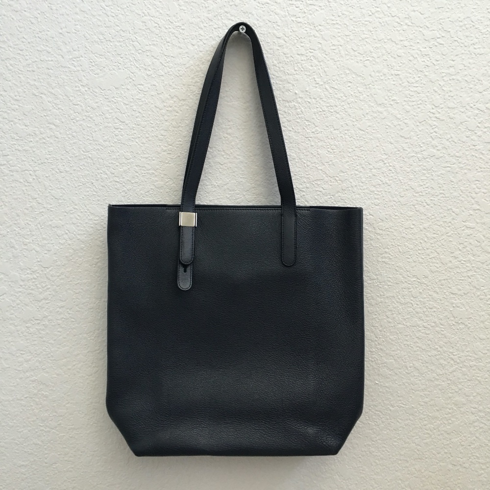Everlane The Petra Magazine Tote in navy